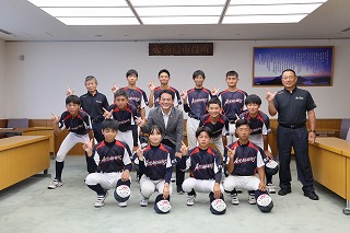 姶良ホークス表敬訪問集合写真