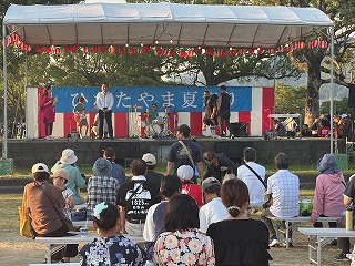 日当山夏まつりで市長があいさつする様子