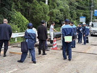 水道復旧工事の現地確認の様子