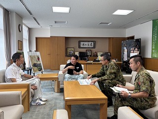 自衛隊との会議の様子