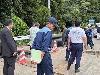 水道復旧工事の現地確認の様子
