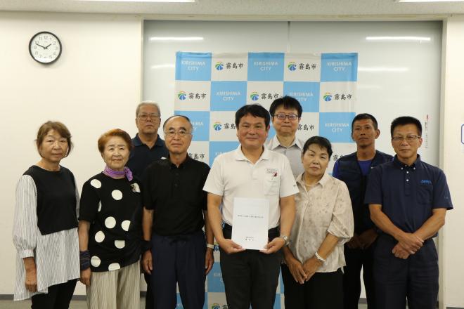 検討委員会手交式